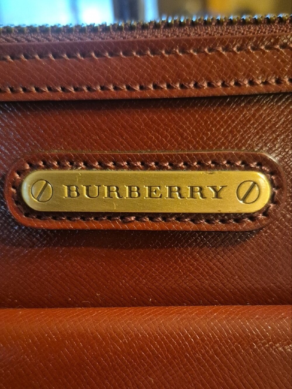 NWT Burberry Shoulder Bag in Deep Burgundy - Classic Women's Handbag NWT - Picture 2 of 9